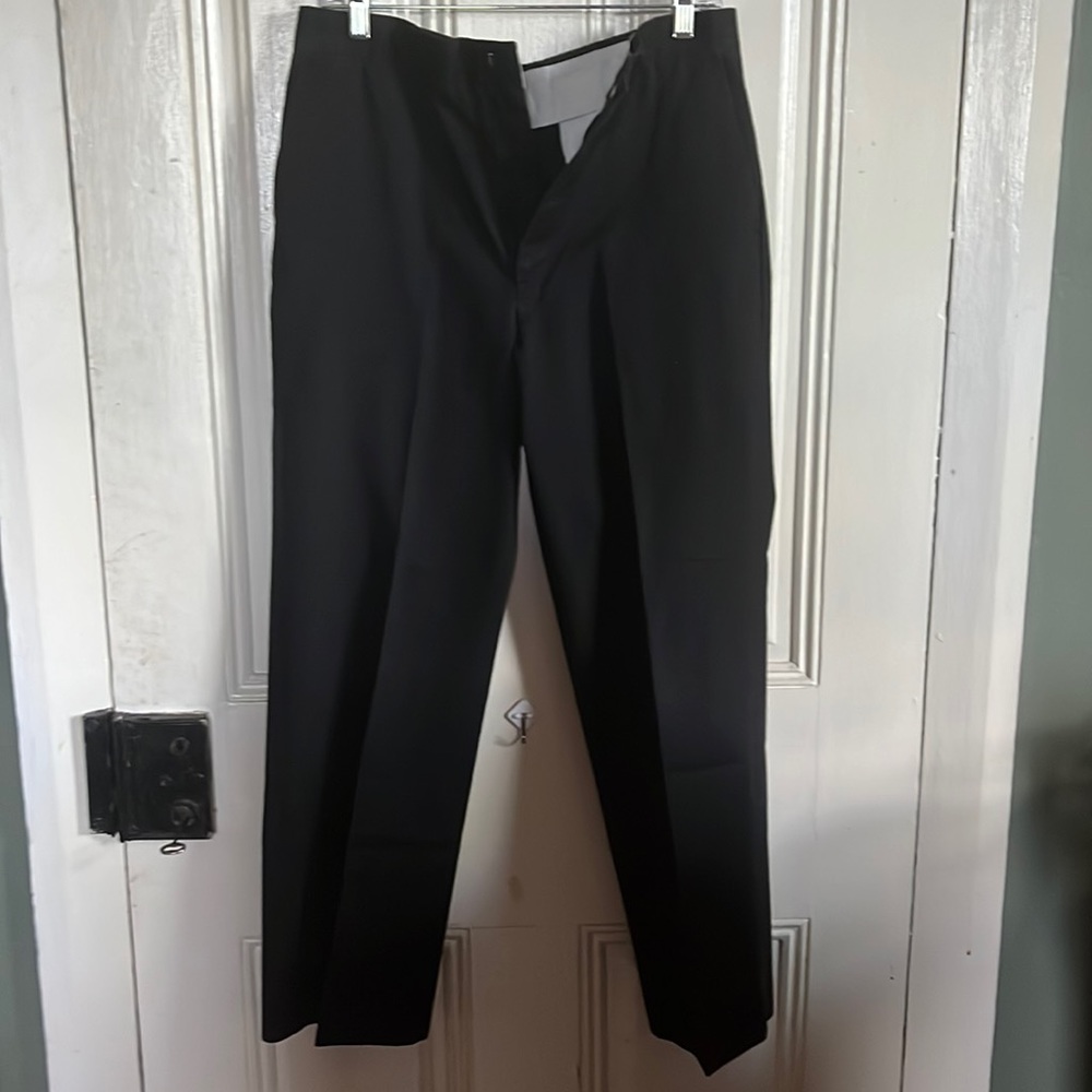 DAVID TAYLOR men’s dress pants; black; great shape; preowned but like new